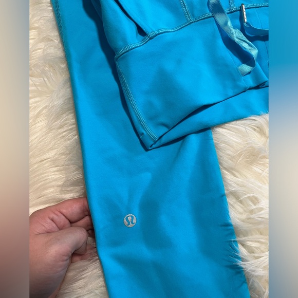 Lululemon Blue Cropped Leggings - Picture 4 of 6